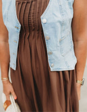 Load image into Gallery viewer, Pintuck Detail Spaghetti Strap Midi Sund
