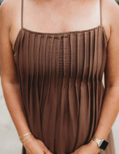 Load image into Gallery viewer, Pintuck Detail Spaghetti Strap Midi Sund
