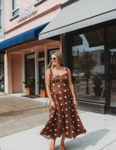 Load image into Gallery viewer, Seashell Print Button Down Sleeveless Mi
