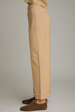 Load image into Gallery viewer, Scallop accent trim at front pocket pant
