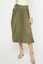 Load image into Gallery viewer, Faux suede pleated midi skirt
