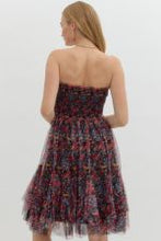 Load image into Gallery viewer, Printed tier ruffle strapless midi dress
