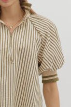 Load image into Gallery viewer, Stripe pattern half-zip closure short pu

