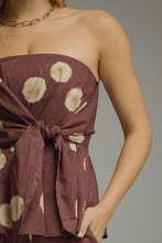 Load image into Gallery viewer, Polka dot strapless top featuring self-t

