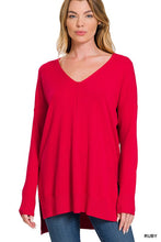Load image into Gallery viewer, GARMENT DYED HI-LOW HEM FRONT SEAM SWEATER
