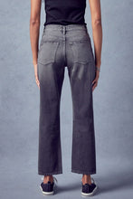 Load image into Gallery viewer, High rise nineties boyfriend jean
