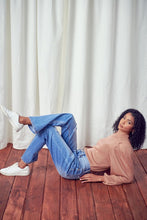 Load image into Gallery viewer, ULTRA HIGH RISE STRAIGHT JEANS

