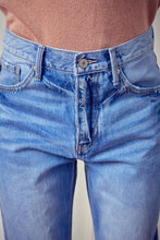 Load image into Gallery viewer, ULTRA HIGH RISE STRAIGHT JEANS
