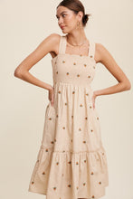 Load image into Gallery viewer, Smock Flower Stitched Midi Dress
