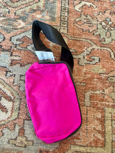 Load image into Gallery viewer, Waterproof workout fanny pack
