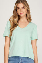 Load image into Gallery viewer, SHORT SLEEVE V NECK KNIT TOP
