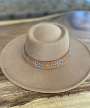 Load image into Gallery viewer, WIDE BRIM BOATER HAT
